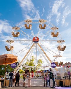 Animation été Poitiers South Bay – grande roue de face Aushopping Poitiers Sud – Agence Maven