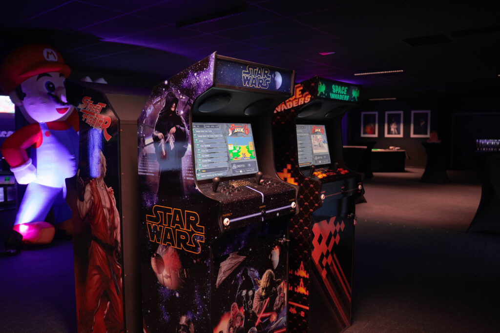 Soirée gaming corporate Arbre Vert bornes arcade – team building entreprise – Agence Maven
