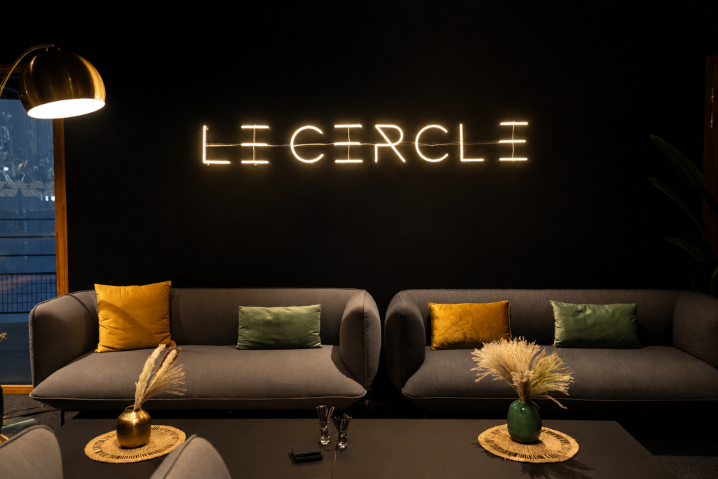 Branding et identité visuelle Arena Futuroscope Poitiers - Le cercle - Agence Maven