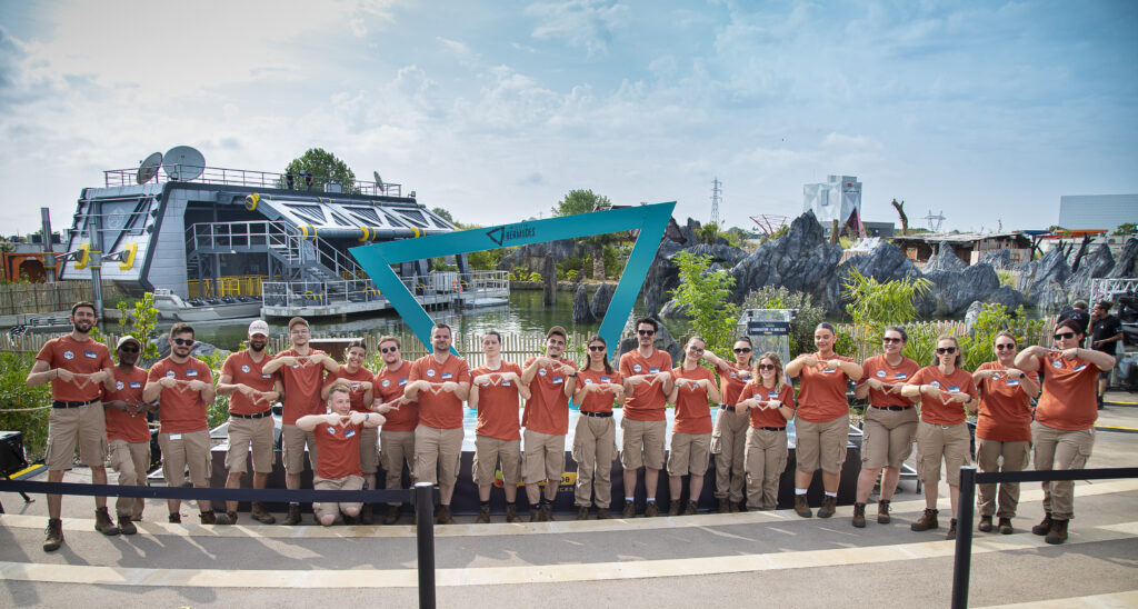 Inauguration Mission Bermudes Futuroscope photo équipe – événement corporate – Agence Maven Poitiers
