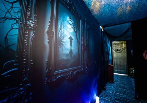 Animation Halloween centre commercial - Manoir des Secrets – décor immersif – Agence Maven