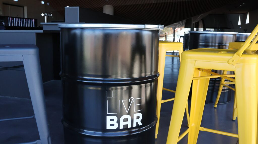 Branding et identité visuelle Arena Futuroscope Poitiers - Live bar - Agence Maven