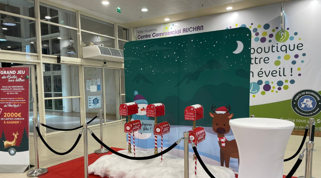 Animation Noël centre commercial – décor et spectacle – Boits aux lettres de Noël - Agence Maven