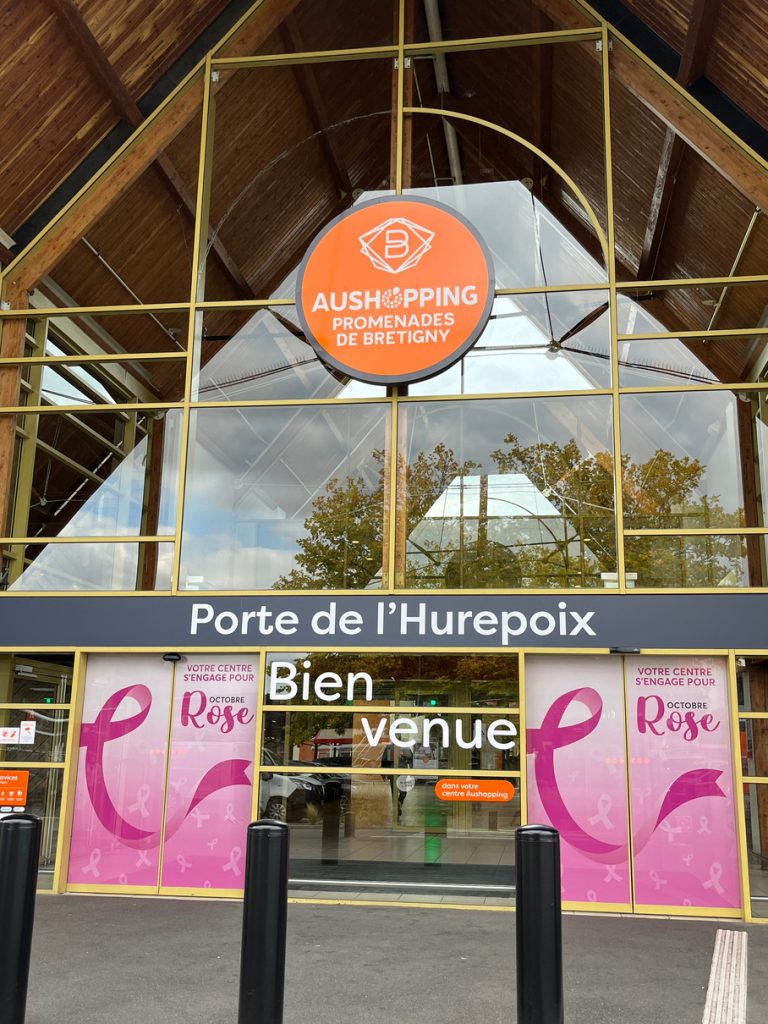 Animation Octobre Rose centre commercial – opération solidaire – PLV - Agence Maven